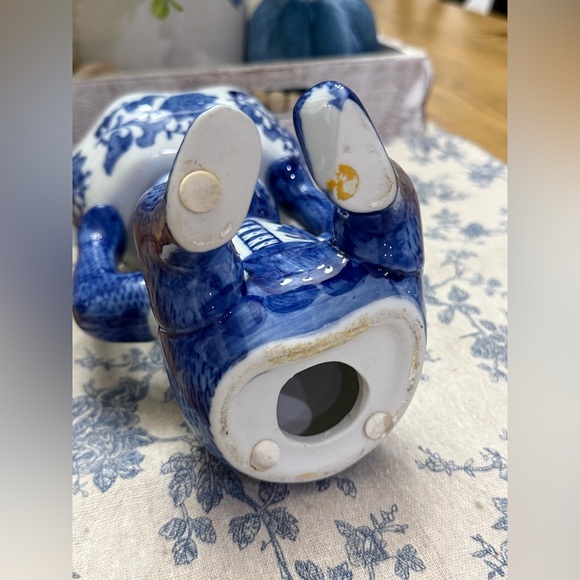 Vintage Chinoiserie Blue and White Monkey Holding Trinket Dish - Picture 6 of 7